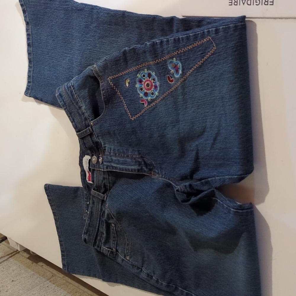 Cosmopolitan womans jeans size 8 embroidery